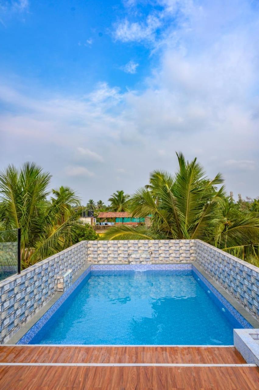 Beachfront Resort Calangute Bagian luar foto